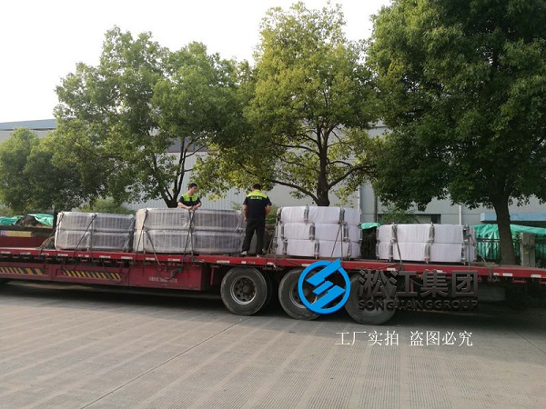 DN2000橡膠接頭裝車(chē)發(fā)往南昌污水廠 DN2000橡膠接頭裝車(chē)發(fā)往南昌污水廠