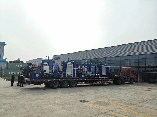 全自動橡膠接頭硫化機陸續(xù)進廠“響應國家2025智能制造”